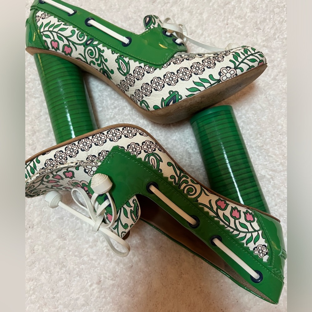 Tory Burch Green White Floral Block Heel Lace-Up Pumps